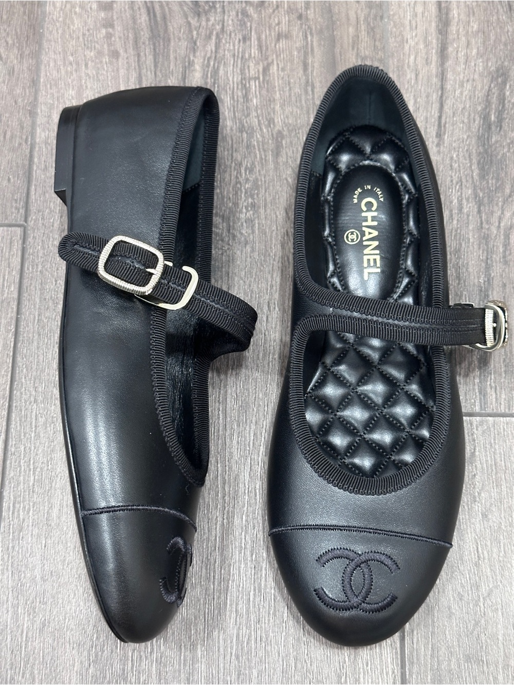 2026 CHANEL CC LOGO BLACK LEATHER MARYJANE BALLET FLATS GOLD BUCKLE size 37 NEW